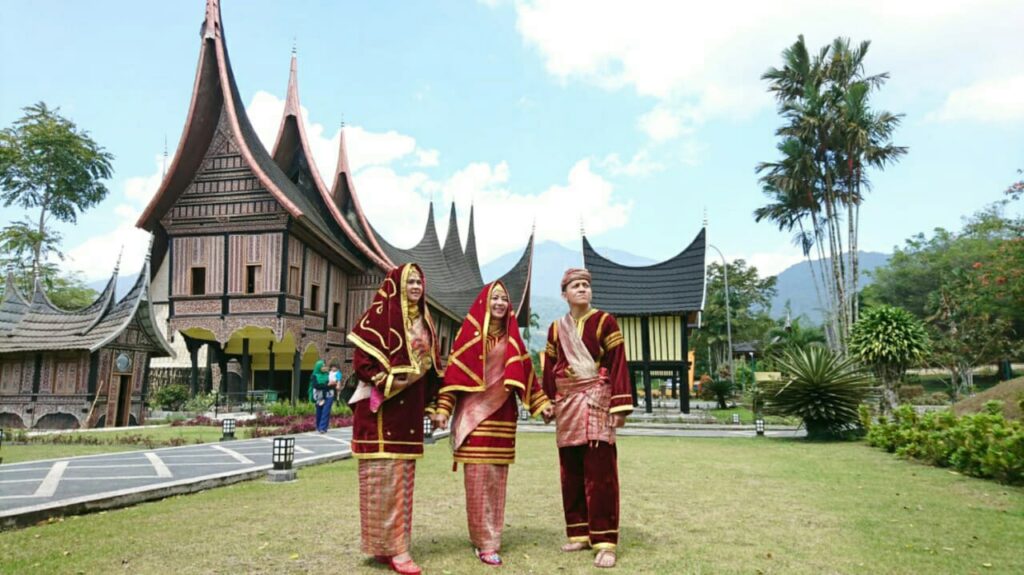 4D3N BUKITTINGGI PADANG PACKAGE (2N BUKITTINGGI 1N PADANG) | BMW 2002 TOUR